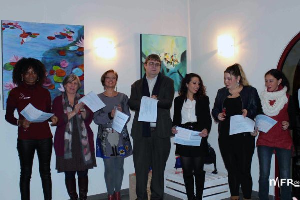 les accompagnateurs de tourisme option oenotourisme recoivent leur diplome à Vayres